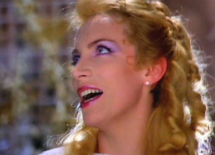 Videoclip: There must be an angel (playing with my heart)