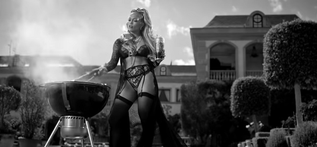 Videoclip: Dinero