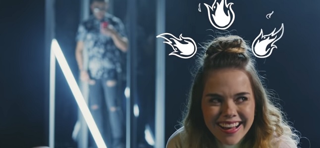 Videoclip: Ella me persigue