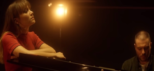 Videoclip: Con la miel en los labios