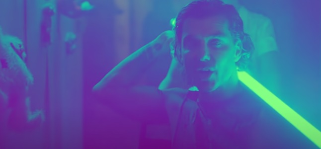 Videoclip: Flowers on a grave